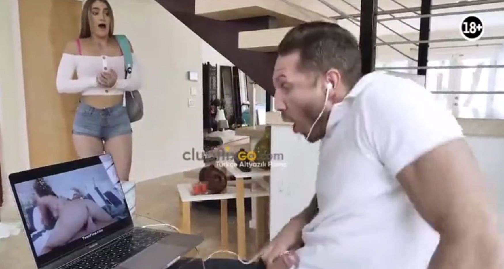 Arkadaşımın Nişanlısına Duşta Götten İtelerken Yakalandım