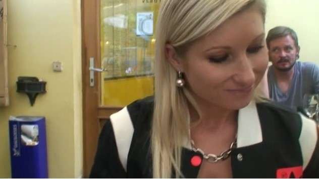 Yemek Masasında Arkadaşımın Olgun Annesinin Ağzına Verdim