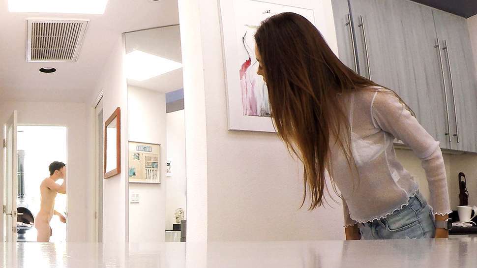 Annesine Spor Yaparken Yardım Eden Fırsatçı Oğlan Dayıyor